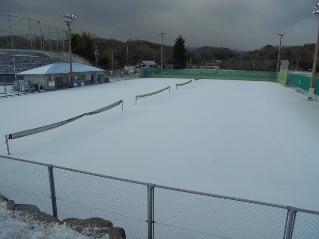 テニス場（雪）.jpg