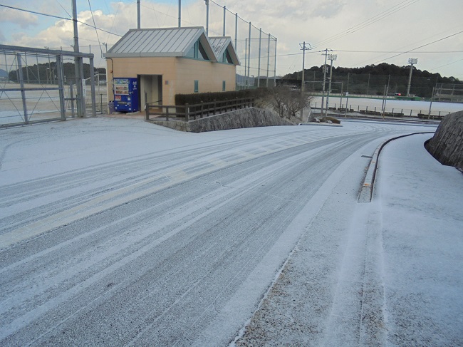 多目的前道路（雪）.jpg